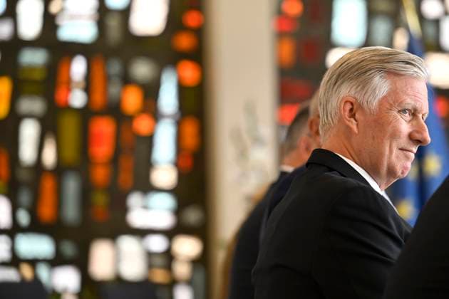 King Philippe s visit to La Louvière LA LOUVIERE, BELGIUM - MARCH 31 : King Philippe chairs a round-table discussion alongside Minister-President Adrien Dolimont (MR) dedicated to the socio-economic regeneration of the Centre region, in the company of the Walloon Minister-President Adrien Dolimont (MR) on March 31, 2026 in La Louviere, Belgium, 31 03 2026 La Louviere Belgium  Copyright: xDidierxLebrunx