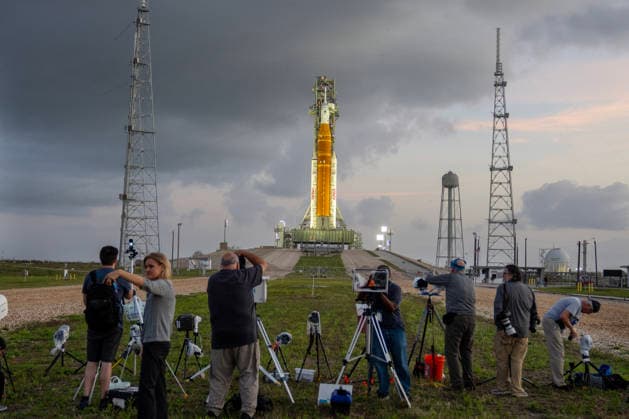 Photographers set up remote cameras as NASA s Artemis II moon rocket with the Orion Spacecraft atop rests on Launch Complex 39B in the early morning light at Kennedy Space Center in Florida on Tuesday, March 31, 2026. Artemis II with a four-person crew is scheduled for lift off on Wednesday, April 1, 2026, and will be the first manned launch to circle the Moon in more than 50 years.  KSC2026033111a PATxBENIC