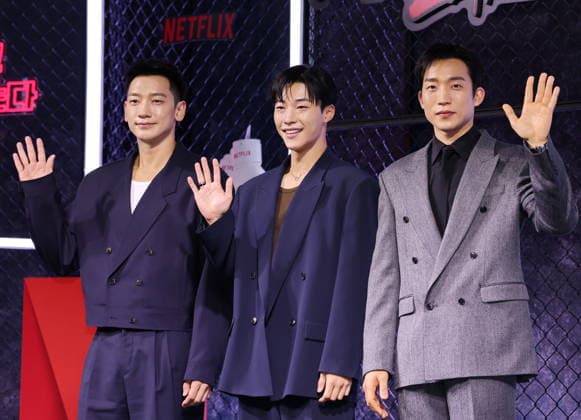 Drama Bloodhounds Season 2 Drama Bloodhounds Season 2 The stars of the Bloodhounds Season 2 -- Jung Ji-hoon, Woo Doh-hwan and Lee Sang-yi (L to R) -- pose for a photo during a publicity event for an original action series by Netflix in Seoul on March 31, 2026. The seven-episode series will be released worldwide on April 3. (Yonhap) 2026-04-01 04:49:23 < 1980-2026 YONHAPNEWS AGENCY. .> ¼­¿ïÆ¯º°½Ã EDITORIAL USE ONLY  Copyright: xx PYH2026033121250034400 YonhapxNewsx yonphotos250936