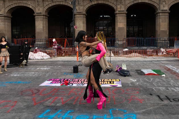 March 31, 2026, Mexico City, Mexico: Demonstration organized by the Libres y Combativas MX collective (Free and Combative Women MX) under the slogan: Trans and non-binary lives matter. The march moved from the Zocalo toward Plaza Tlaxcoaque and the Chabacano subway station, calling for the recognition of transfemicide, a comprehensive trans law, and access to rights including health, identity, education, work and housing. Mexico City Mexico  - ZUMAl178 20260331_znp_l178_005 Copyright: xCristianxLeyvax