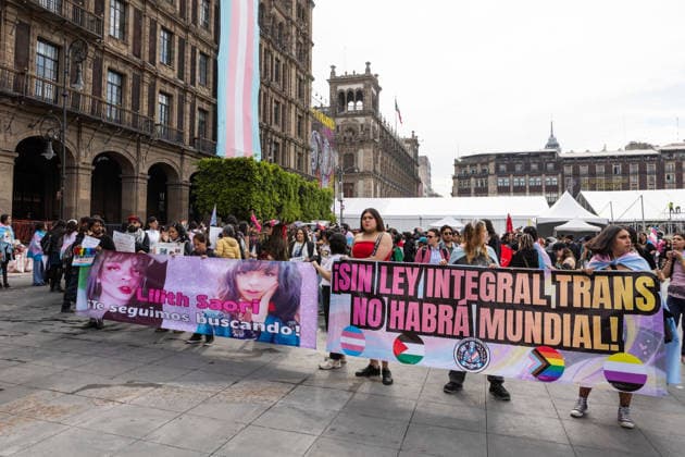 March 31, 2026, Mexico City, Mexico: Demonstration organized by the Libres y Combativas MX collective (Free and Combative Women MX) under the slogan: Trans and non-binary lives matter. The march moved from the Zocalo toward Plaza Tlaxcoaque and the Chabacano subway station, calling for the recognition of transfemicide, a comprehensive trans law, and access to rights including health, identity, education, work and housing. Mexico City Mexico - ZUMAl178 20260331_znp_l178_010 Copyright: xCristianxLeyvax