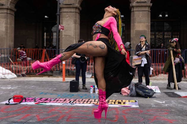 March 31, 2026, Mexico City, Mexico: Demonstration organized by the Libres y Combativas MX collective (Free and Combative Women MX) under the slogan: Trans and non-binary lives matter. The march moved from the Zocalo toward Plaza Tlaxcoaque and the Chabacano subway station, calling for the recognition of transfemicide, a comprehensive trans law, and access to rights including health, identity, education, work and housing. Mexico City Mexico  - ZUMAl178 20260331_znp_l178_006 Copyright: xCristianxLeyvax