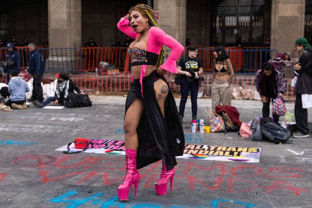 March 31, 2026, Mexico City, Mexico: Demonstration organized by the Libres y Combativas MX collective (Free and Combative Women MX) under the slogan: Trans and non-binary lives matter. The march moved from the Zocalo toward Plaza Tlaxcoaque and the Chabacano subway station, calling for the recognition of transfemicide, a comprehensive trans law, and access to rights including health, identity, education, work and housing. Mexico City Mexico  - ZUMAl178 20260331_znp_l178_008 Copyright: xCristianxLeyvax