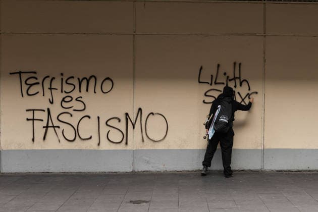 March 31, 2026, Mexico City, Mexico: Demonstration organized by the Libres y Combativas MX collective (Free and Combative Women MX) under the slogan: Trans and non-binary lives matter. The march moved from the Zocalo toward Plaza Tlaxcoaque and the Chabacano subway station, calling for the recognition of transfemicide, a comprehensive trans law, and access to rights including health, identity, education, work and housing. Mexico City Mexico  - ZUMAl178 20260331_znp_l178_021 Copyright: xCristianxLeyvax