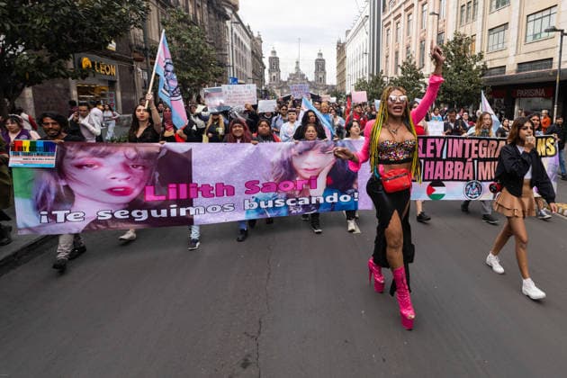 March 31, 2026, Mexico City, Mexico: Demonstration organized by the Libres y Combativas MX collective (Free and Combative Women MX) under the slogan: Trans and non-binary lives matter. The march moved from the Zocalo toward Plaza Tlaxcoaque and the Chabacano subway station, calling for the recognition of transfemicide, a comprehensive trans law, and access to rights including health, identity, education, work and housing. Mexico City Mexico  - ZUMAl178 20260331_znp_l178_025 Copyright: xCristianxLeyvax
