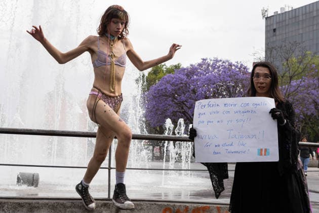 March 31, 2026, Mexico City, Mexico: Demonstration organized by the Libres y Combativas MX collective (Free and Combative Women MX) under the slogan: Trans and non-binary lives matter. The march moved from the Zocalo toward Plaza Tlaxcoaque and the Chabacano subway station, calling for the recognition of transfemicide, a comprehensive trans law, and access to rights including health, identity, education, work and housing. Mexico City Mexico - ZUMAl178 20260331_znp_l178_029 Copyright: xCristianxLeyvax