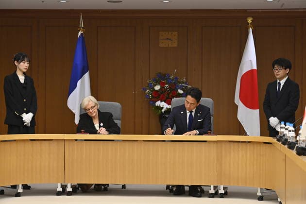 Japan - France defense meeting TOKYO, JAPAN - APRIL 1 : Catherine Vautrin (2nd L), Minister for the Armed Forces and Veterans Affairs of the French Republic and Shinjiro Koizumi (2nd R), Minister of Defense of Japan attend a signing ceremony ahead a bilateral meeting on April 1st, 2026, in Tokyo, Japan. Vautrin and Koizumi discuss topics including the security and defense cooperation between Japan and France, and the regional issues. David Mareuil Anadolu Tokyo Japan. Editorial use only. Please get in touch for any other usage.  Copyright: x2026xAnadoluxDavidxMareuilx