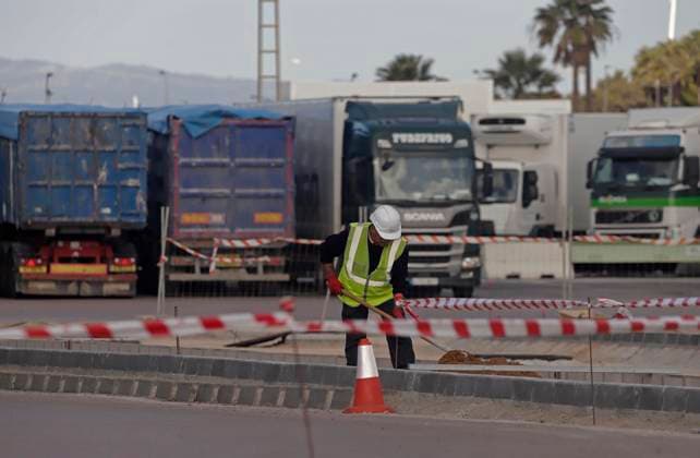 Political green light to the provisional application of the agreement on Gibraltar Works in the border area of Gibraltar with Spain for the demolition of the fence On April 1, 2026 in La Línea de la Concepción, Cádiz Andalusia, Spain The Twenty-seven give this Wednesday, unless last minute change, their political approval to the signing and provisional application of the agreement between the European Union and the United Kingdom that redefines the relationship of the community bloc with Gibraltar and will tear down the fence, although the initialling cannot take place until they agree later on the formal adoption of the texts 01 APRIL 2026 La Linea de la Concepcion, Cadiz La Linea de la Concepcion, Cadiz Spain  Copyright: xNonoxRicox xEuropaxPressx 7410898