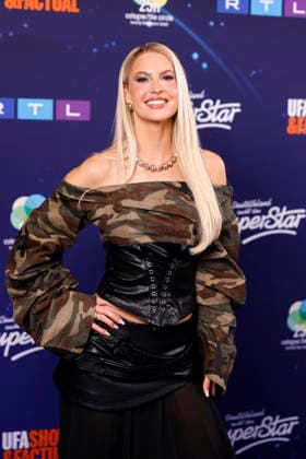 Party hit singer and DSDS judge Isi Glück comes to the exclusive preview of the new season of the casting show DSDS at the 25 hours Hotel Cologne, 01 04 2026 NRW Germany Copyright: xChristophxHardtx