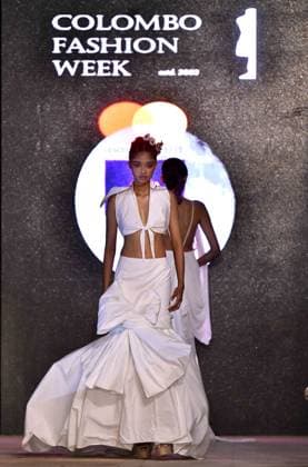(260402) -- COLOMBO, April 2, 2026 -- A model presents a creation during the Colombo Fashion Week in Colombo, Sri Lanka on April 1, 2026. The Colombo Fashion Week Summer 2026 takes place from April 1 to 4. The four-day event showcases creations from more than 30 designers. (Photo by Xinhua) SRI LANKA-COLOMBO-FASHION WEEK AjithxPerera 