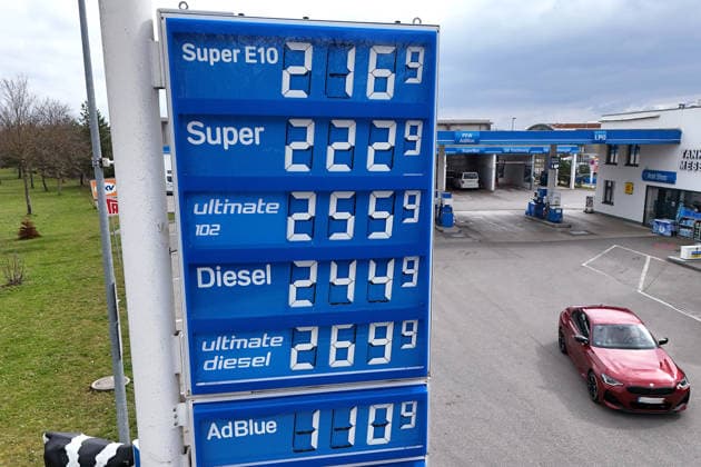 After new refueling rule DIESEL fuel reaches historic high on 02 04 2026 at this gas station in Munich Fuel prices exceed historic highs No end in sight new highs in refueling every day Exploding fuel prices due to Iran war continue Gasoline prices at a gas station in Munich