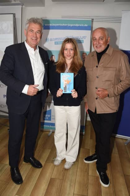 Prof Dr Stephan J Lang, Chairman Initiative Value Preservation and Transfer Maya Upmann, Overall Winner Bavarian Youth Award 2024 Robert Luebenoff, Chairman Munich 02 04 2026 Press Club Munich the Bavarian Youth Award 2026 is this year The main topic of the 6 IWW Writing Competition 2026 is Healthy children on a healthy earth how can we wi