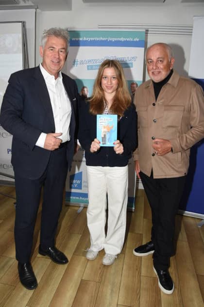 Prof Dr Stephan J Lang, Chairman Initiative Value Preservation and Transfer Maya Upmann, Overall Winner Bavarian Youth Award 2024 Robert Luebenoff, Chairman Munich 02 04 2026 Press Club Munich the Bavarian Youth Award 2026 is this year The main topic of the 6 IWW Writing Competition 2026 is Healthy children on a healthy earth how can we wi