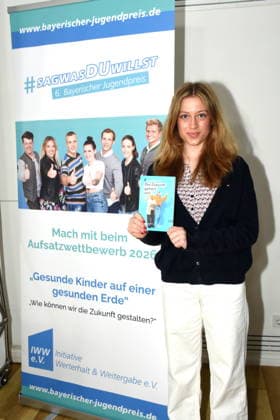 Maya Upmann, overall winner of the Bavarian Youth Prize 2024 Munich 02 04 2026 Press Club Munich The Bavarian Youth Prize 2026 is up for grabs this year The main theme of the 6 IWW Writing Competition 2026 is Healthy children on a healthy planet How can we win the future Photo Munich