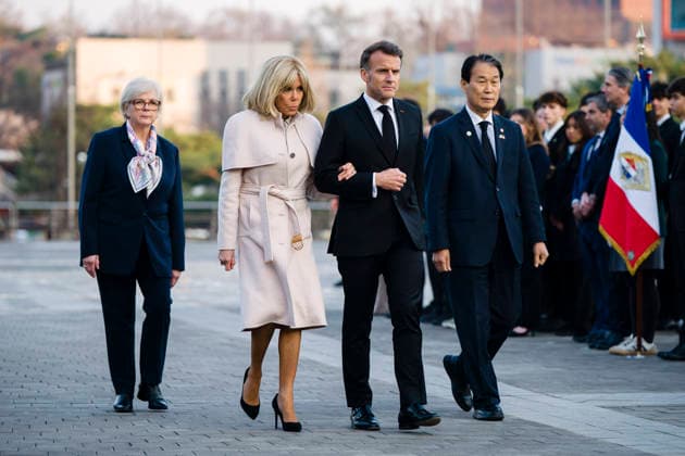 April 2, 2026, Seoul, South Korea: EMMANUEL MACRON, president of France, and BRIGITTE MACRON, first lady of France, arrive at the War Memorial of Korea to pay respects to the war dead, during a state visit to Seoul, South Korea on Thursday, April 2, 2026. Seoul South Korea  - ZUMAh163 20260402_znp_h163_050 Copyright: xJintakxHanx