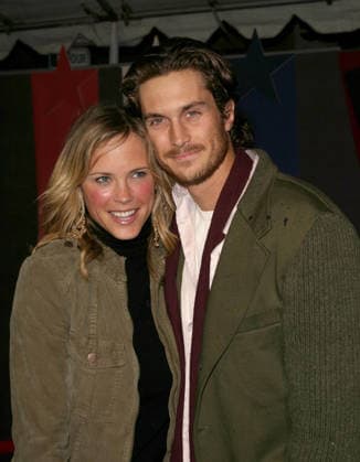 MIRACLE KI Feb. 2, 2004 - Hollywood, CALIFORNIA, USA - K35023KI.MIRACLE WORLD PREMIERE AT THE EL CAPITAN THEATRE IN HOLLYWOOD, CALIFORNIA.02 02 2004. KATHRYN INDIEK 2004.OLIVER HUDSON AND GIRLFRIEND Copyright: xKathrynxIndiekx