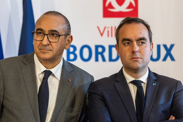 PM Sebastien Lecornu Visits Mayor Thomas Cazenave - Bordeaux The Prime Minister Sebastien Lecornu and the Interior Minister visiting Thomas Cazenave the Mayor of Bordeaux in Bordeaux, France, on April 2, 2026. Photo by Margot Le Gonidec Pool ABACAPRESS.COM Bordeaux Nouvelle-Aquitaine France  Copyright: xLexGonidecxMargot ABACAx