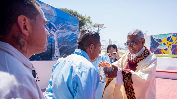 Holy Thursday celebration in Queretaro The Bishop of Queretaro, Monsignor Fidencio Lopez Plaza, offers an oyster for a prisoner of Queretaro penitentiary as part of the Catholic celebrations of Holy Thursday. on April 2, 2026 in Queretaro, Mexico. (Photo by Jose Carrera Eyepix Group) Copyright: xJosexCarrera xEyepixxGroupx JFC_02042026_179836
