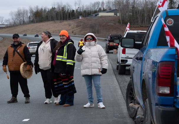 April 2, 2026, Shubenacadie, Ns, CANADA: Sipeknekatik First Nation members protest along Highway 102 near Shubenacadie, N.S. on Thursday, April 2, 2026. Shubenacadie CANADA  - ZUMAc35_ 20260402_zaf_c35_048 Copyright: xTedxPritchardx