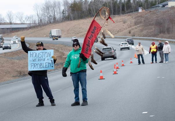 April 2, 2026, Shubenacadie, Ns, CANADA: Sipeknekatik First Nation members protest along Highway 102 near Shubenacadie, N.S. on Thursday, April 2, 2026. Shubenacadie CANADA  - ZUMAc35_ 20260402_zaf_c35_051 Copyright: xTedxPritchardx