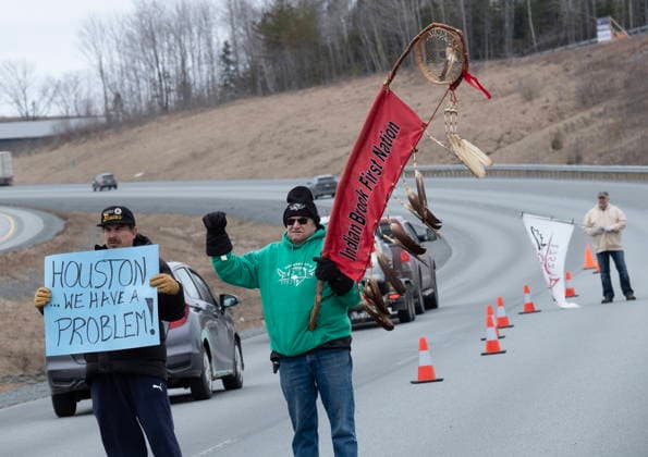 April 2, 2026, Shubenacadie, Ns, CANADA: Sipeknekatik First Nation members protest along Highway 102 near Shubenacadie, N.S. on Thursday, April 2, 2026. Shubenacadie CANADA  - ZUMAc35_ 20260402_zaf_c35_052 Copyright: xTedxPritchardx
