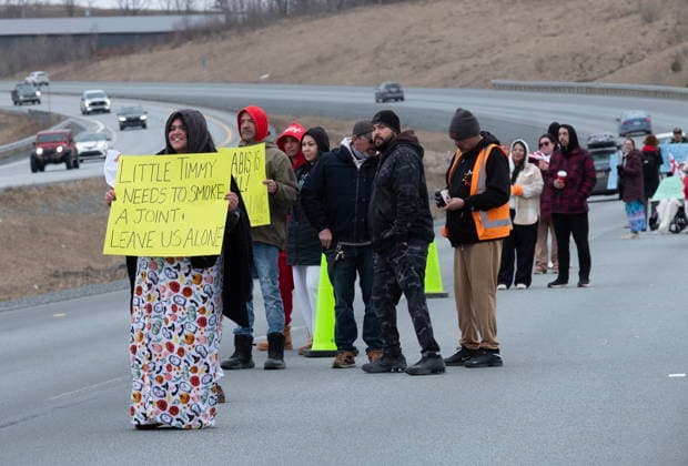 April 2, 2026, Shubenacadie, Ns, CANADA: Sipeknekatik First Nation members protest along Highway 102 near Shubenacadie, N.S. on Thursday, April 2, 2026. Shubenacadie CANADA  - ZUMAc35_ 20260402_zaf_c35_054 Copyright: xTedxPritchardx