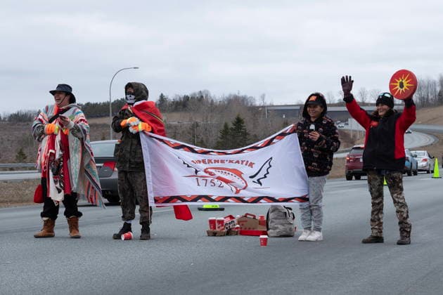 April 2, 2026, Shubenacadie, Ns, CANADA: Sipeknekatik First Nation members protest along Highway 102 near Shubenacadie, N.S. on Thursday, April 2, 2026. Shubenacadie CANADA  - ZUMAc35_ 20260402_zaf_c35_056 Copyright: xTedxPritchardx