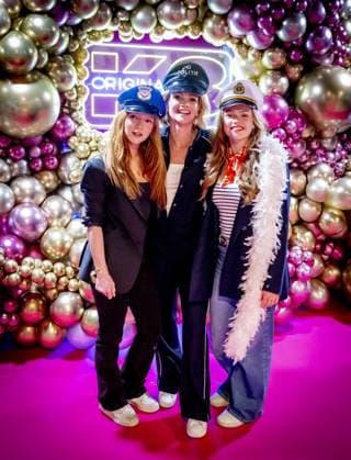 ROTTERDAM - Tooske Ragas with her children on the Pink Carpet at the concert of the original K3 lineup (Karen, Kristel, and Kathleen) in Rotterdam Ahoy ROBIN UTRECHT ANP netherlands out - belgium out  Copyright: xx x554953997x originalFilename: 554953997.jpg