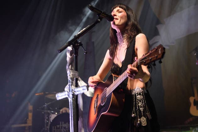 Holly Humberstone Performs at O2 Shepherd s Bush Empire, London English singer-songwriter Holly Humberstone performs at O2 Shepherd s Bush Empire, London, England, UK on Thursday 02 April 2026 in support of her new album Cruel World ., Credit:Justin Ng Avalon UK, England, London, O2 Shepherd s Bush Empire  Copyright: xJustinxNgx xAvalonx 1088287956