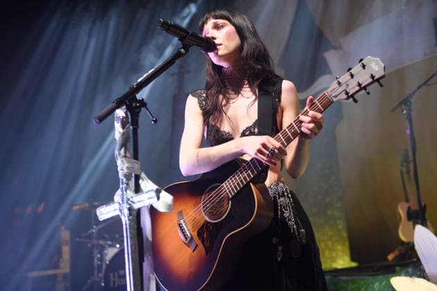 Holly Humberstone Performs at O2 Shepherd s Bush Empire, London English singer-songwriter Holly Humberstone performs at O2 Shepherd s Bush Empire, London, England, UK on Thursday 02 April 2026 in support of her new album Cruel World ., Credit:Justin Ng Avalon UK, England, London, O2 Shepherd s Bush Empire  Copyright: xJustinxNgx xAvalonx 1088287958