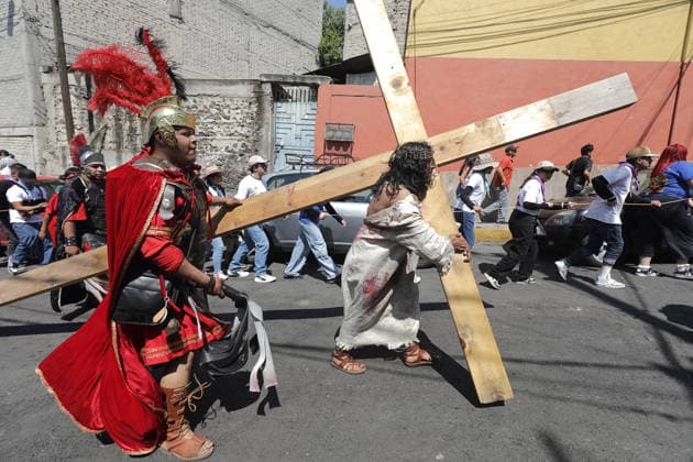 Holy Week Passion Of Christ Procession A person representing Jesus Christ carries a cross during the 40th anniversary of the Passion of Christ at Tenorios neighborhood in Iztapalapa . on April 3, 2026 in Mexico City, Mexico. (Photo by Ian Robles Eyepix Group) Copyright: xIanxRobles xEyepixxGroupx EL_03042026_180026JPEG