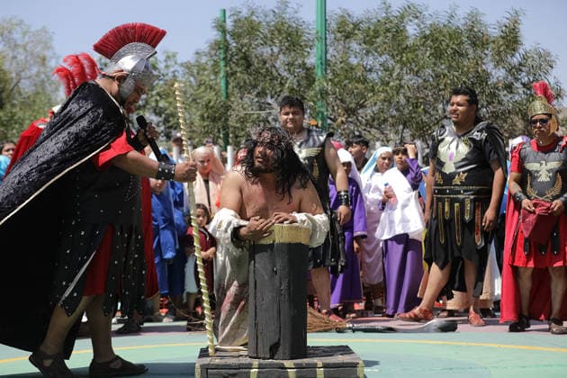 A person representing Jesus Christ taking part during the 40th anniversary of the Passion of Christ at Tenorios neighborhood in Iztapalapa . on April 3, 2026 in Mexico City, Mexico. Mexico City Mexico  - ZUMAe321 20260403_zia_e321_134 Copyright: xIanxRoblesx