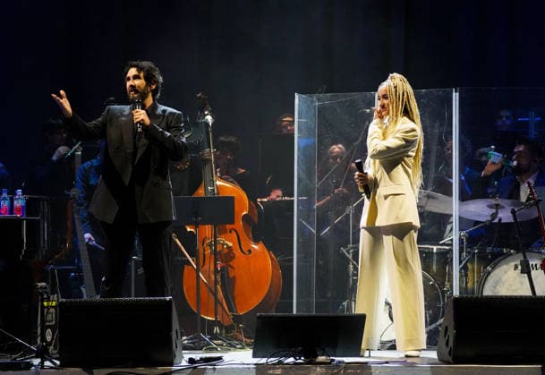 Josh Groban, Monroe Monroe Vata Rigby Concert Josh Groban Gems World Tour 2026 at the Grand Rex in Paris, France, on April 3, 2026 Anne Sophie Guebey Bestimage Concert Josh Groban Gems World Tour 2026 at the Grand Rex in Paris, France, on April 3, 2026 Paris France  Copyright: xAnne-SophiexGuebeyx xBestimagexAnne-SophiexGuebeyx xBestimagex