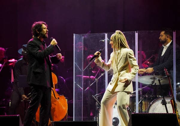 Josh Groban, Monroe Monroe Vata Rigby Concert Josh Groban Gems World Tour 2026 at the Grand Rex in Paris, France, on April 3, 2026 Anne Sophie Guebey Bestimage Concert Josh Groban Gems World Tour 2026 at the Grand Rex in Paris, France, on April 3, 2026 Paris France  Copyright: xAnne-SophiexGuebeyx xBestimagexAnne-SophiexGuebeyx xBestimagex