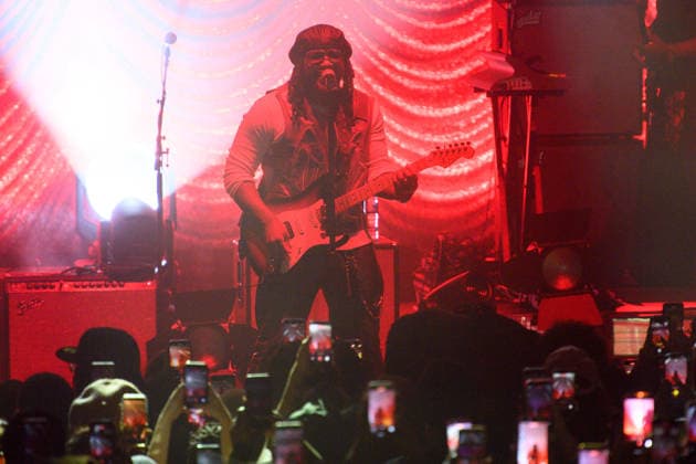 Leon Thomas Performs at Eventim Apollo, London, UK American singer-songwriter Leon Thomas (born Leon George Thomas III) performs at The Eventim Apollo, London, England, UK on Friday 3 April 2026 as part of his Mutts Don t Heel Tour 2026., Credit:Justin Ng Avalon UK, England, London, Eventim Apollo  Copyright: xJustinxNgx xAvalonx 1088495572