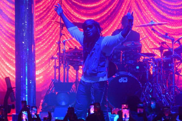 Leon Thomas Performs at Eventim Apollo, London, UK American rapper Ty Dolla $ign (born Tyrone William Griffin Jr) guests with Leon Thomas (born Leon George Thomas III) at The Eventim Apollo, London, England, UK on Friday 3 April 2026 as part of his Mutts Don t Heel Tour 2026., Credit:Justin Ng Avalon UK, England, London, Eventim Apollo  Copyright: xJustinxNgx xAvalonx 1088495659