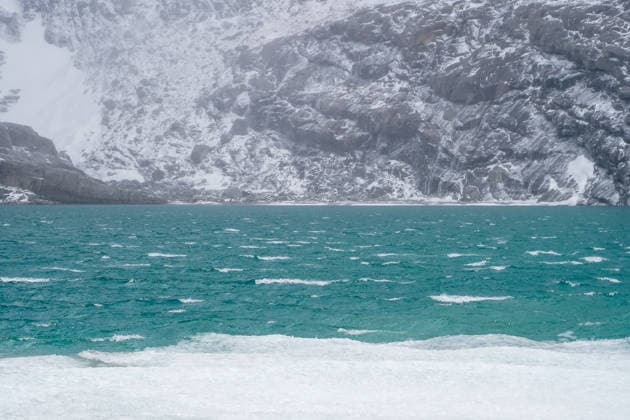 Briksdal-Gletschersee am Fuß des Gletscher Briksdal, eine große Einnahmequelle für die Einheimischen - Olden 03.04.2026: Briksdal Gletscher in Olden, Norwegen *** Briksdal glacial lake at the foot of the Briksdal glacier, a major source of income for the locals Olden 03 04 2026 Briksdal glacier in Olden, Norway