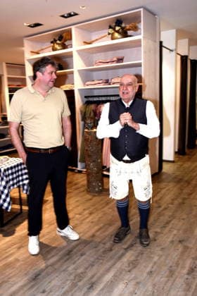 Werner von Molthe Owner Molthe Sports GmbH Dr Axel Munz Angermaier Tracht Muenchen 04 04 2026 Angermaier Tracht PDC EUROPE AND ANGERMAIER TRACHTEN Photo session On the occasion of the seventh ELTEN Safety Shoes German Darts Grand Prix in Munich the reigning