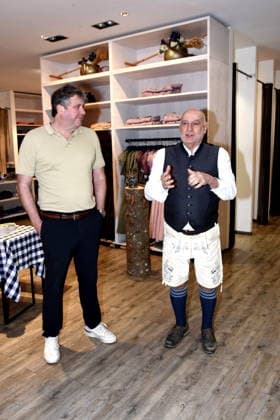 Werner von Molthe Owner Molthe Sports GmbH Dr Axel Munz Angermaier Tracht Muenchen 04 04 2026 Angermaier Tracht PDC EUROPE AND ANGERMAIER TRACHTEN Photo session On the occasion of the seventh ELTEN Safety Shoes German Darts Grand Prix in Munich the reigning