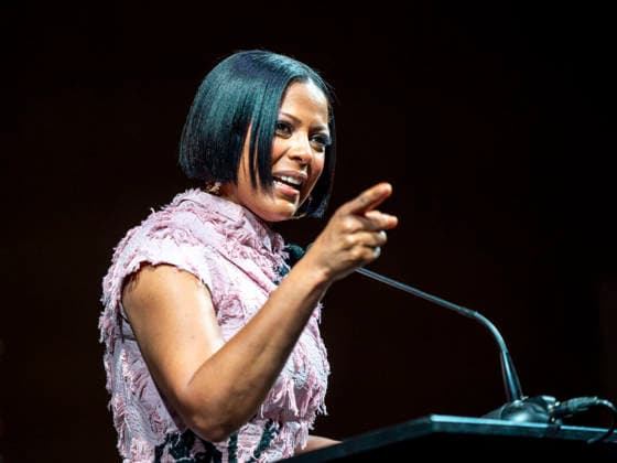 April 4, 2026, Philadelphia, Pennsylvania, United States: TAMRON HALL, American broadcast journalist, television talk show host and author, speaking at the WDAS-FM tenth annual Women Of Excellence Legend award at the luncheon held at the Philadelphia Sheraton Philadelphia United States - ZUMArf1_ 20260404_zaf_rf1_014 Copyright: xRickyxFitchettx