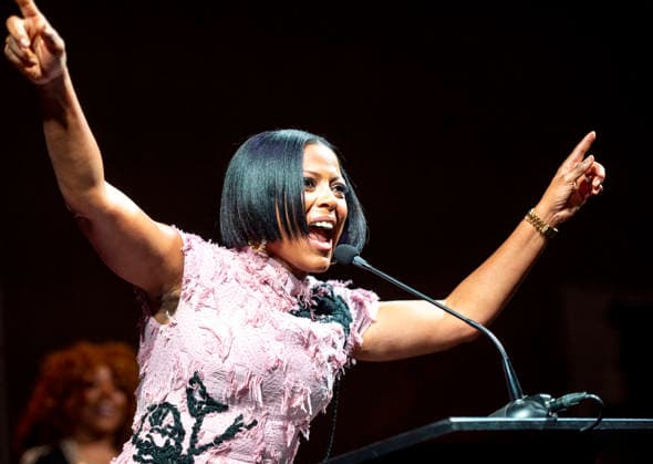 April 4, 2026, Philadelphia, Pennsylvania, United States: TAMRON HALL, American broadcast journalist, television talk show host and author, speaking at the WDAS-FM tenth annual Women Of Excellence Legend award at the luncheon held at the Philadelphia Sheraton Philadelphia United States - ZUMArf1_ 20260404_zaf_rf1_022 Copyright: xRickyxFitchettx
