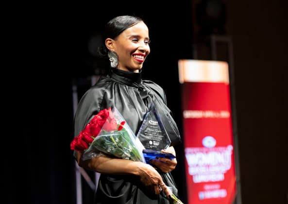 April 4, 2026, Philadelphia, Pennsylvania, United States: R&B singer, songwriter, VIVIAN GREEN, receives the Trailblazing award during the WDAS-FM tenth annual Women Of Excellence awards luncheon at the Philadelphia Sheraton Philadelphia United States - ZUMArf1_ 20260404_zaf_rf1_040 Copyright: xRickyxFitchettx