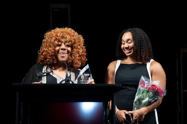 April 4, 2026, Philadelphia, Pennsylvania, United States: AUTUMN LOCKWOOD, Philadelphia Eagles football coach and the first Black woman to coach in a Super Bowl, is presented an award by legendary radio host, PATTY JACKSON, at the WDAS-FM annual Women Of Excellence awards luncheon held at the Philadelphia Sheraton Philadelphia United States - ZUMArf1_ 20260404_zaf_rf1_052 Copyright: xRickyxFitchettx