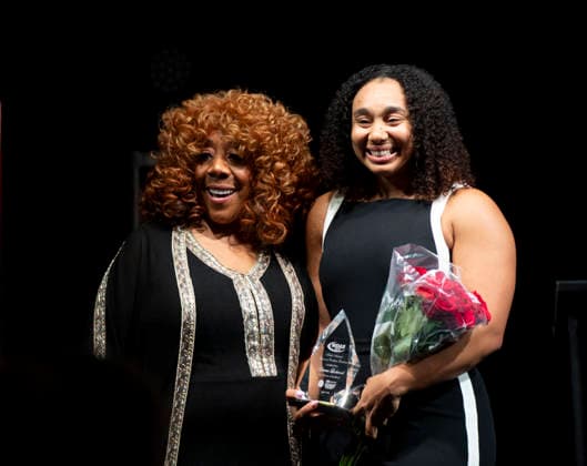 April 4, 2026, Philadelphia, Pennsylvania, United States: AUTUMN LOCKWOOD, Philadelphia Eagles football coach and the first Black woman to coach in a Super Bowl, is presented an award by legendary radio host, PATTY JACKSON, at the WDAS-FM annual Women Of Excellence awards luncheon held at the Philadelphia Sheraton Philadelphia United States - ZUMArf1_ 20260404_zaf_rf1_054 Copyright: xRickyxFitchettx