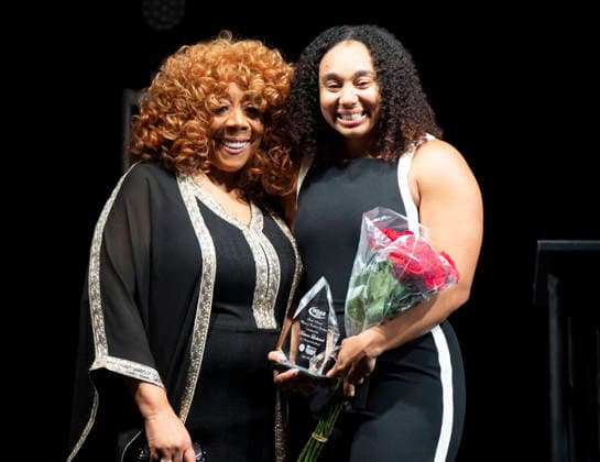April 4, 2026, Philadelphia, Pennsylvania, United States: AUTUMN LOCKWOOD, Philadelphia Eagles football coach and the first Black woman to coach in a Super Bowl, is presented an award by legendary radio host, PATTY JACKSON, at the WDAS-FM annual Women Of Excellence awards luncheon held at the Philadelphia Sheraton Philadelphia United States - ZUMArf1_ 20260404_zaf_rf1_055 Copyright: xRickyxFitchettx