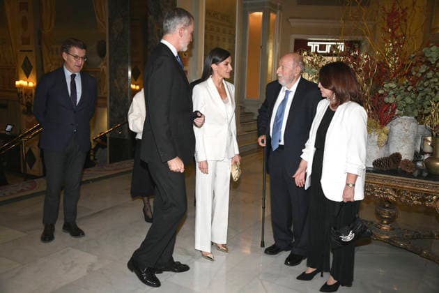 Journalist Diego Carcedo dies ARCHIVE photo I D The leader of the Popular Party, Alberto Núnez Feijóo, King Felipe, Queen Letizia, journalist Diego Carcedo and journalist Cristina García Ramos on their arrival at the presentation of the Francisco Cerecedo Journalism Award at the Westin Palace Hotel, on November 27, 2023, in Madrid Spain This year the award goes to the director and presenter of the program Más de uno on Onda Cero, Carlos Alsina, awarded by the Association of European Journalists The jury highlighted his lucid, rigorous and plural view of current affairs, with a special mention for his talent as an interviewer His sharpness in political analysis has made him one of the most influential voices in contemporary Spanish journali  Copyright: xJosÃ xOlivax 7416367