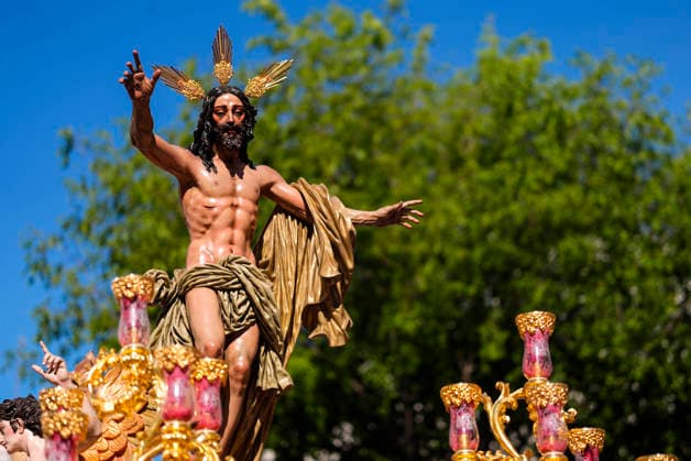 News Bilder des Tages Resurrection Sunday in Seville Images of the Brotherhood of the Resurrection as it passes through the Campana On April 5, 2026 in Seville, Andalusia, Spain Seville culminates a Holy Week full of processions The colophon is put by the Brotherhood of the Resurrection, celebrating the culmination of this holiday 05 APRIL 2026 Joaquí Sevilla Andalucia Sevilla Andalucia Espana  Copyright: xJoaquinxCorcherox 7416590