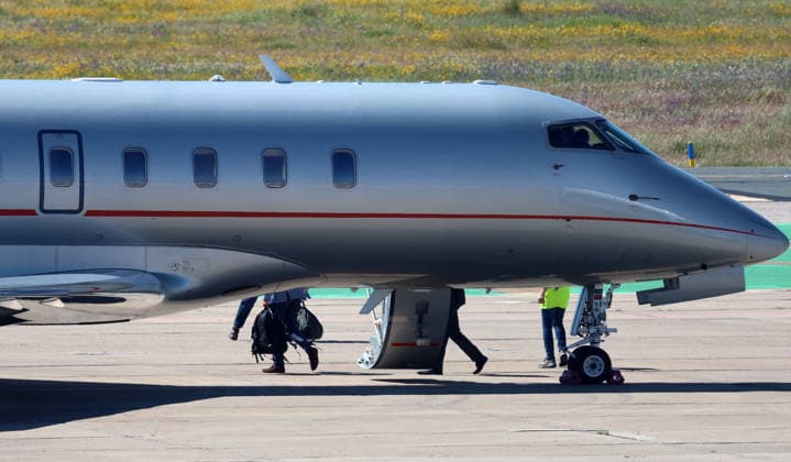 Don Juan Carlos lands in Seville on his first trip to Spain after the start of the war in the Middle East The King Emeritus arrives at the airport in a private plane from Abu Dhabi, on April 5, 2026, in Seville Andalusia, Spain PLANE TRAVEL KING ROYALTY Leandro Wassaul 05 04 2026 Seville Seville Seville Spain  Copyright: xLeandroxWassaulx 7416569