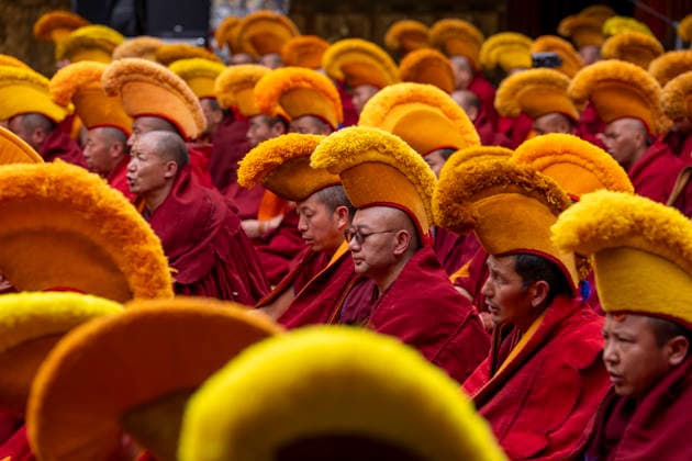 News Bilder des Tages (260405) -- LHASA, April 5, 2026 -- Monks attend a sutra debate and award ceremony conferring the title of Geshe Lharampa at the Jokhang Temple in Lhasa, southwest China s Xizang Autonomous Region, April 5, 2026. Thirteen monks obtained the degree of Geshe Lharampa following a sutra debate on Sunday in southwest China s Xizang Autonomous Region. Geshe Lharampa is the highest degree in the exoteric teachings of the Gelug school of Tibetan Buddhism, equivalent to a doctoral degree in modern education. TO GO WITH 13 monks receive doctoral degree equivalent in Tibetan Buddhism ) (InXizang) CHINA-XIZANG-LHASA-BUDDHISM-GESHE LHARAMPA (CN) TenzingxNimaxQadhup 