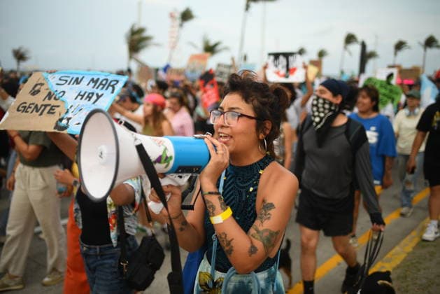 March for the Sea protest held in Veracruz against oil spills VERACRUZ, MEXICO - APRIL 5: Protesters march along the waterfront of the Port of Veracruz during the March for the Sea demonstration against hydrocarbon spills in Veracruz, Mexico, on April 5, 2026. Rolando Ramos Anadolu Veracruz Mexico. Editorial use only. Please get in touch for any other usage.  Copyright: x2026xAnadoluxRolandoxRamosx